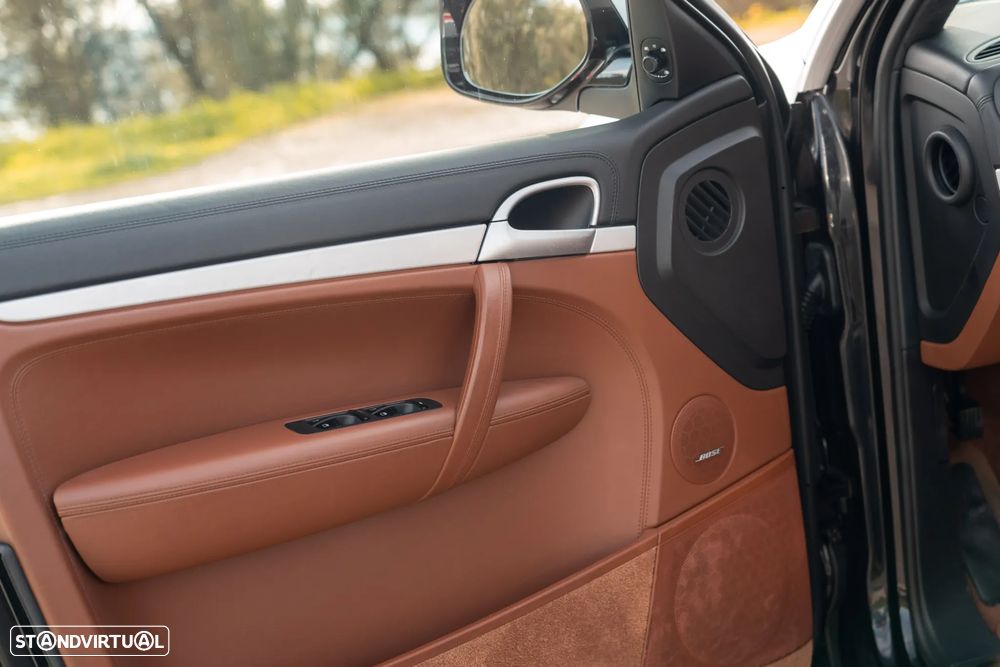 Porsche Cayenne Turbo - 13