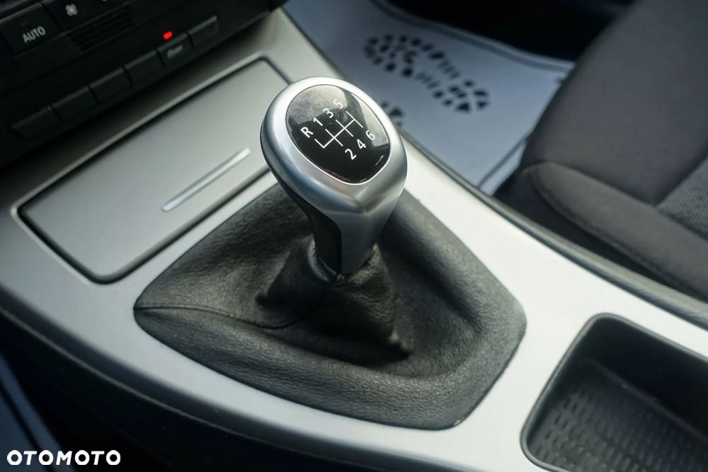 BMW Seria 3 318i Edition Sport - 18