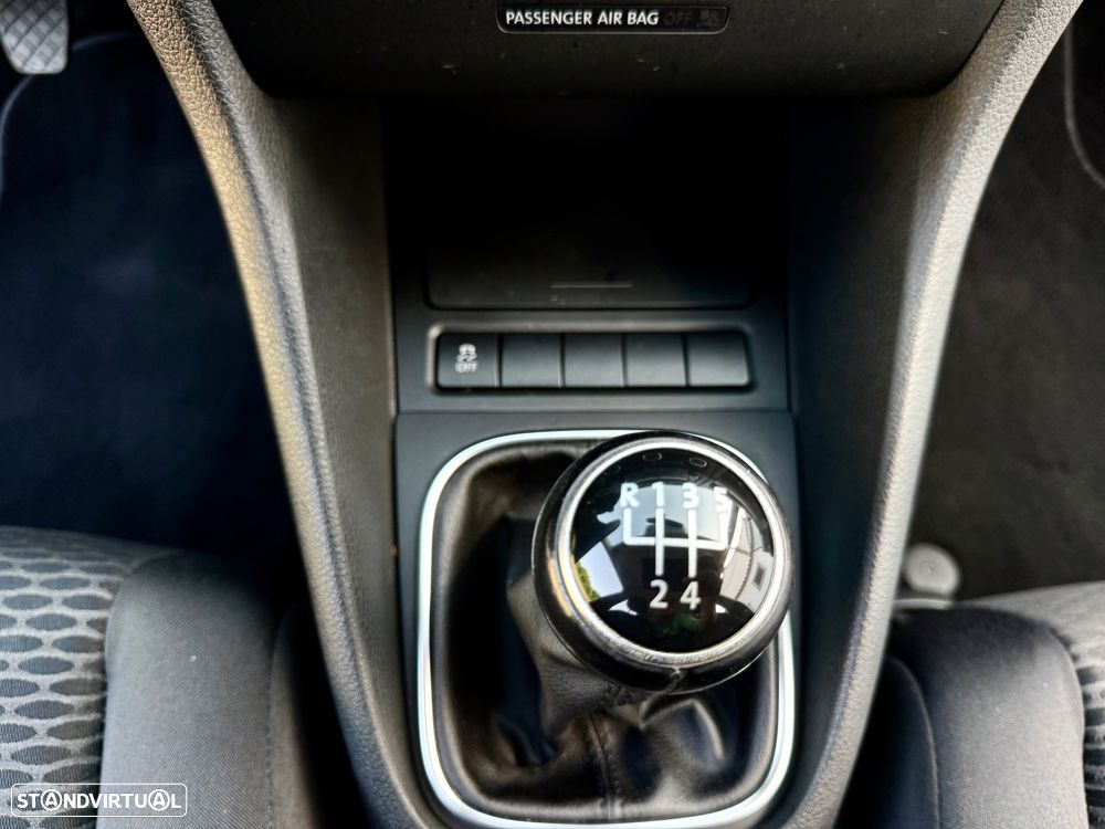 VW Golf 1.6 TDi Highline - 26