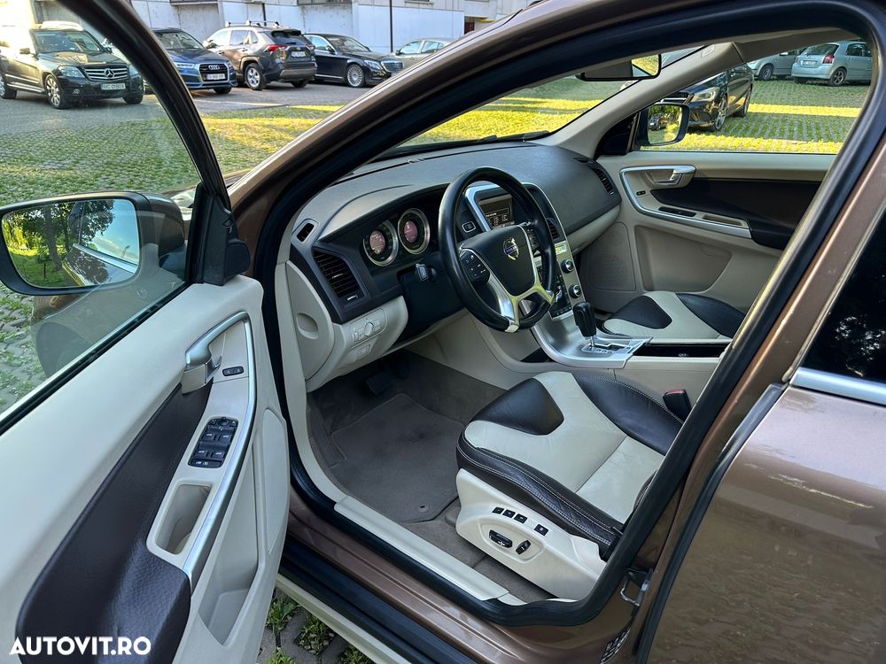 Volvo XC 60 D5 AWD Aut. Summum - 11