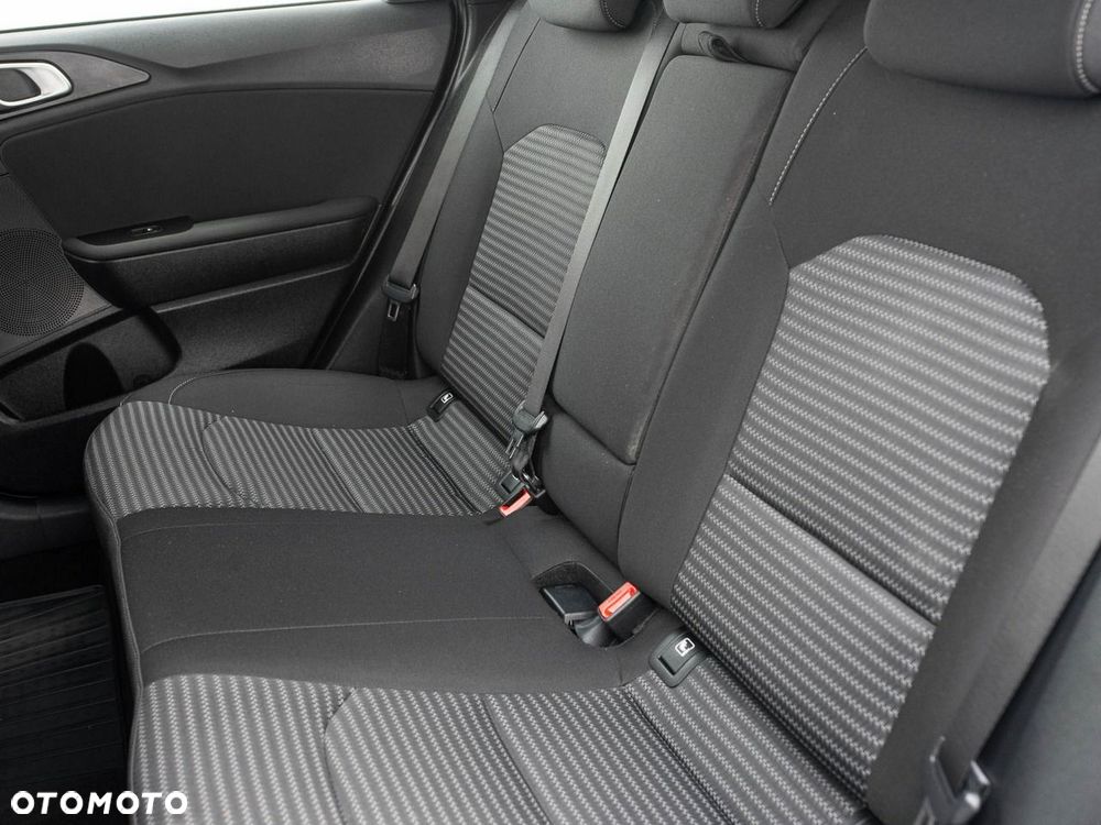 Kia Ceed 1.5 T-GDI M - 23