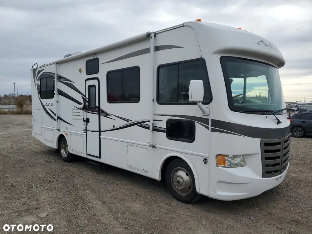 Ford Sunseeker E-450 Cutaway - 21