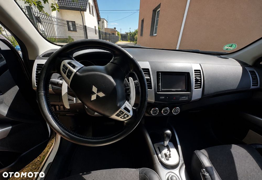 Mitsubishi Outlander 2.4 Instyle NAVI EU5 CVT - 6