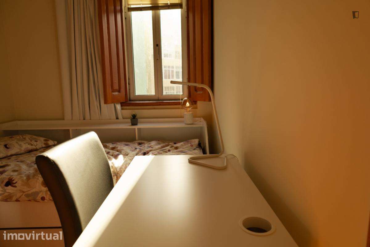 Quarto - localizado em Marquês de Pombal Lisbon - Grande imagem: 4/19