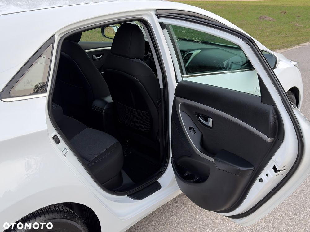 Hyundai i30 blue 1.4 Style - 33