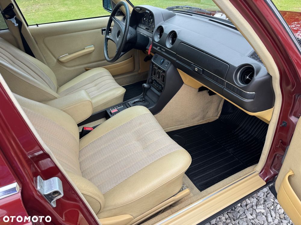 Mercedes-Benz W123 - 33