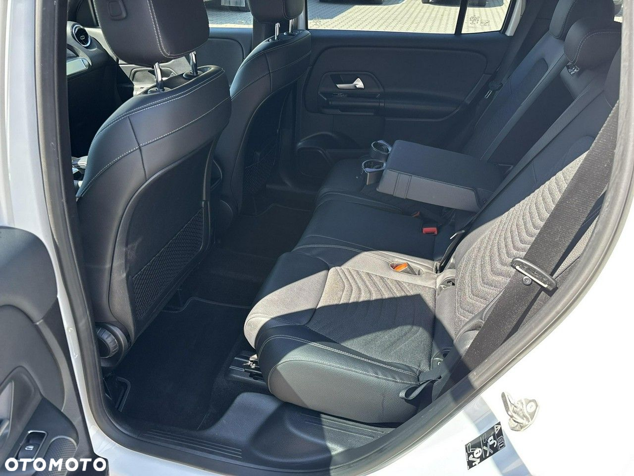 Mercedes-Benz GLB 200 7G-DCT - 12