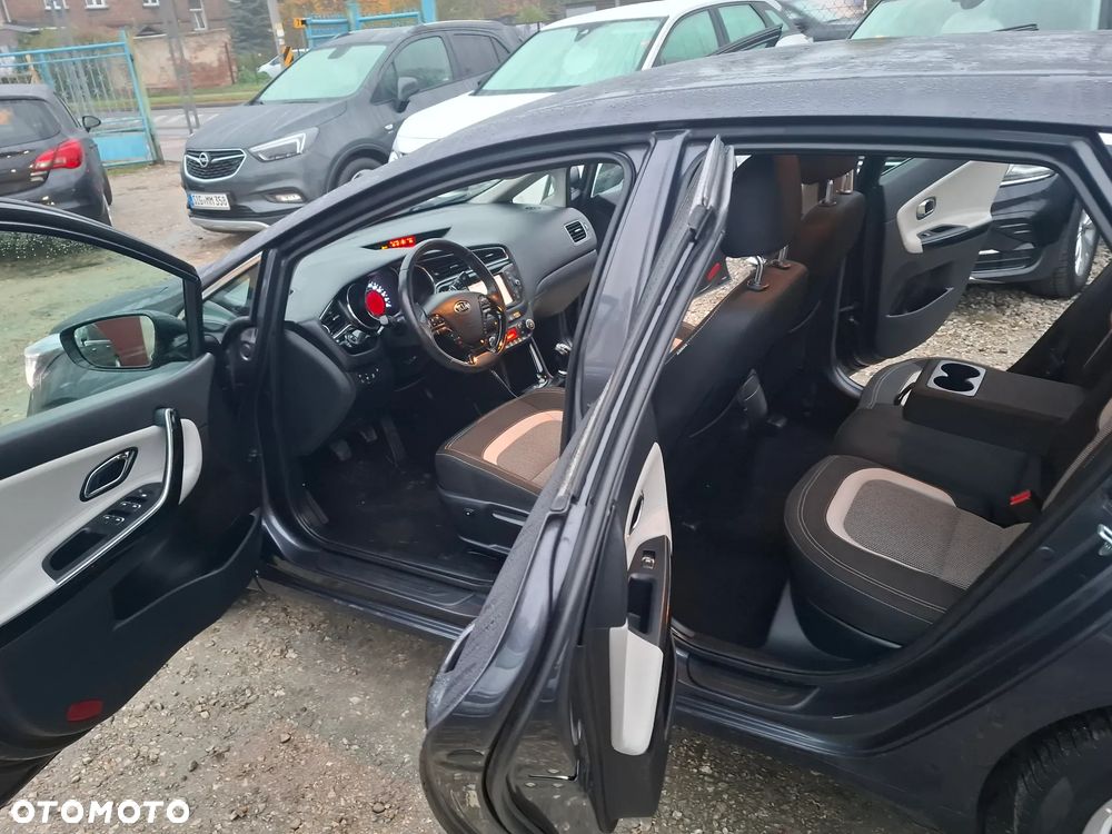 Kia Ceed - 11