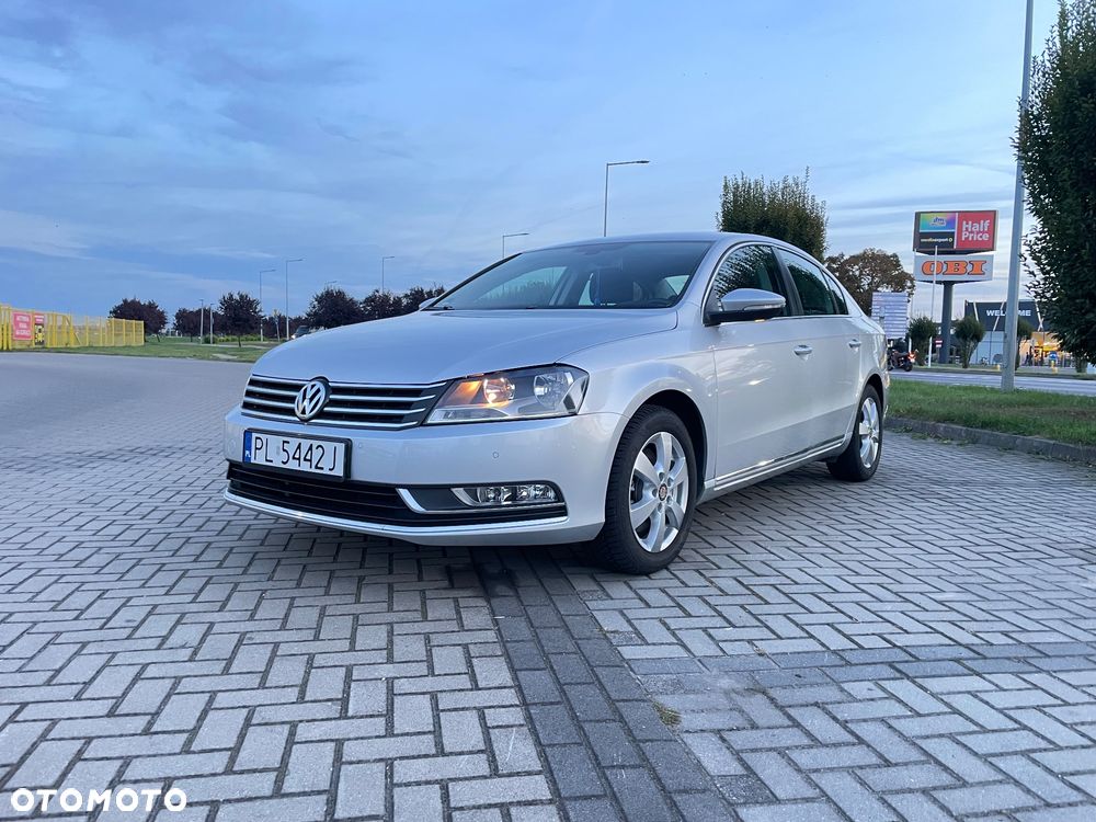 Volkswagen Passat - 1