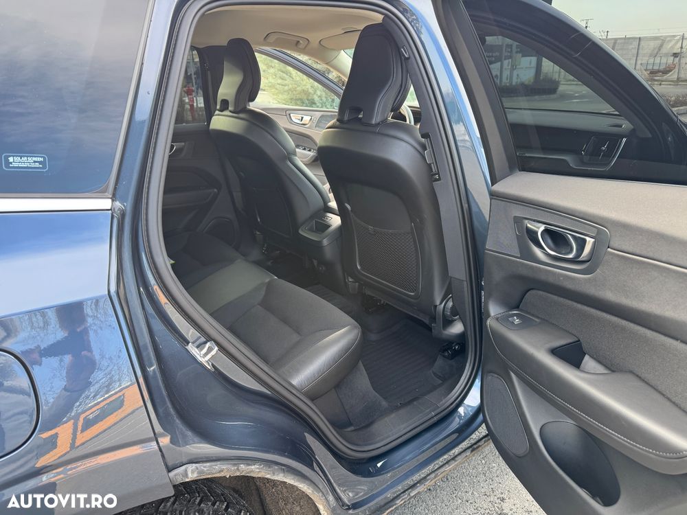 Volvo XC 60 B4 MHEV AWD Momentum Pro - 10