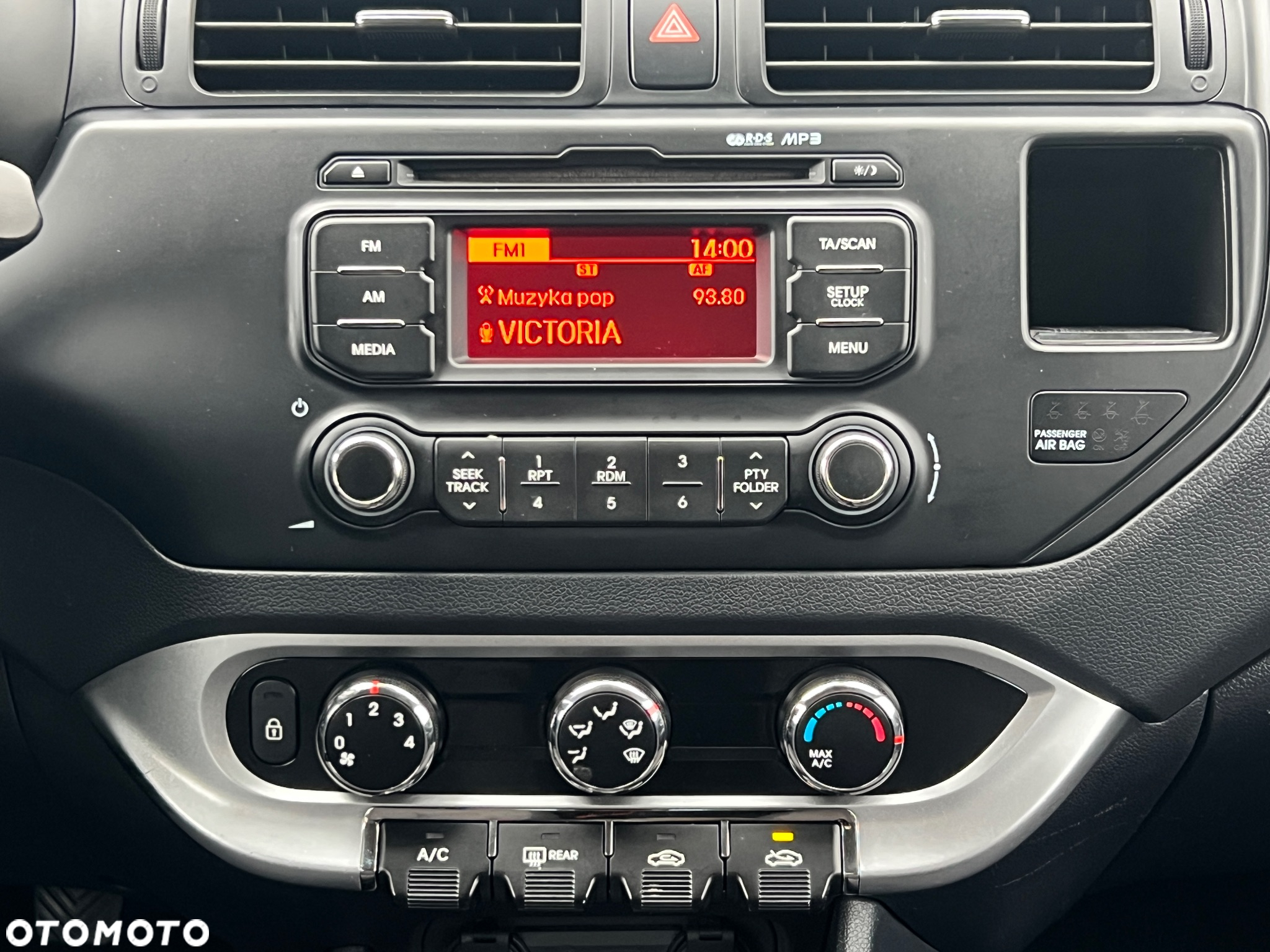 Kia Rio 1.2 Dream Team Edition - 24