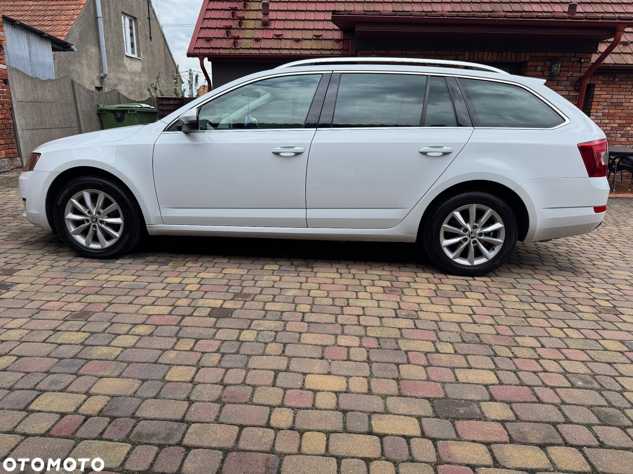 Skoda Octavia 1.6 TDI (Green tec) 4x4 Ambition - 4