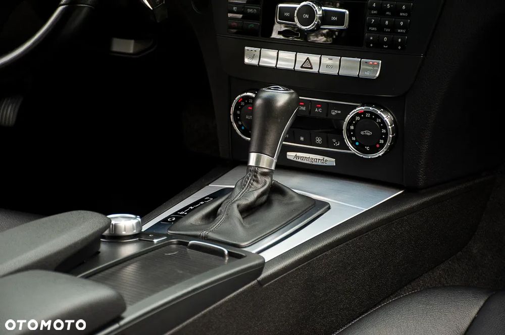 Mercedes-Benz Klasa C 250 CGI BlueEff Avantgarde - 22