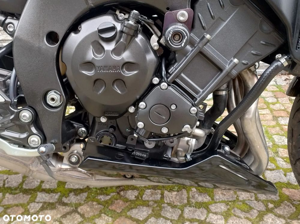 Yamaha FZ8 - 14