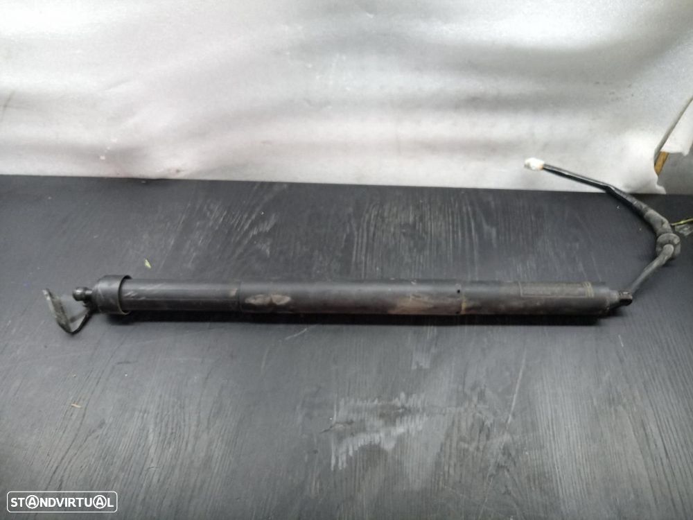 AMORTECEDORES DE PORTA MALA TOYOTA YARIS CROSS - 1