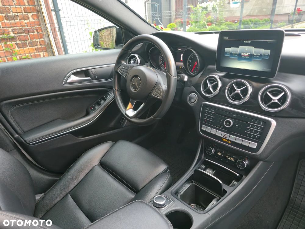 Mercedes-Benz GLA 250 4-Matic - 14
