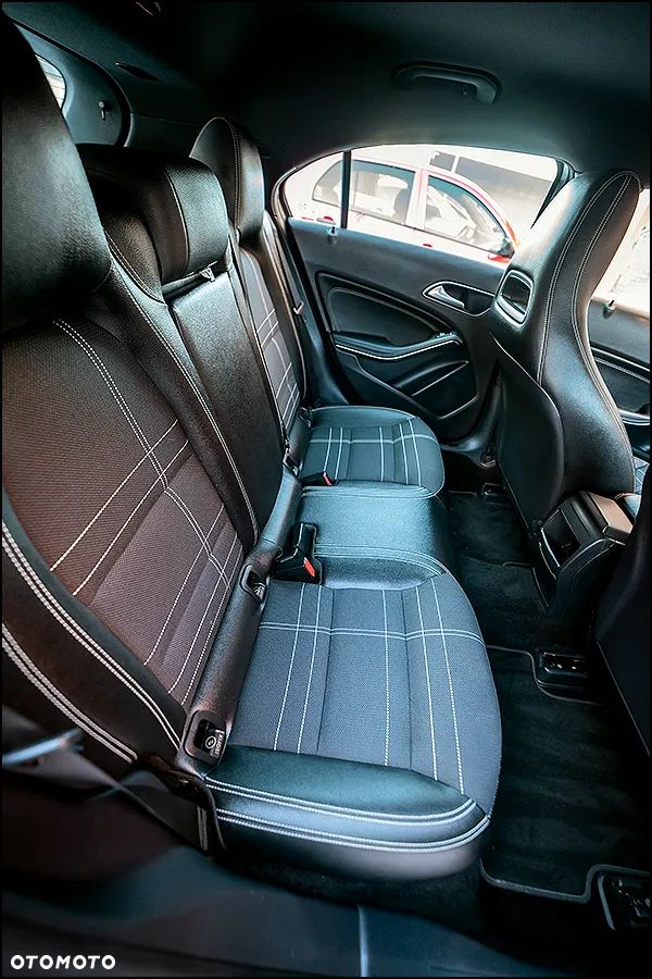 Mercedes-Benz Klasa A 180 (BlueEFFICIENCY) Urban - 34