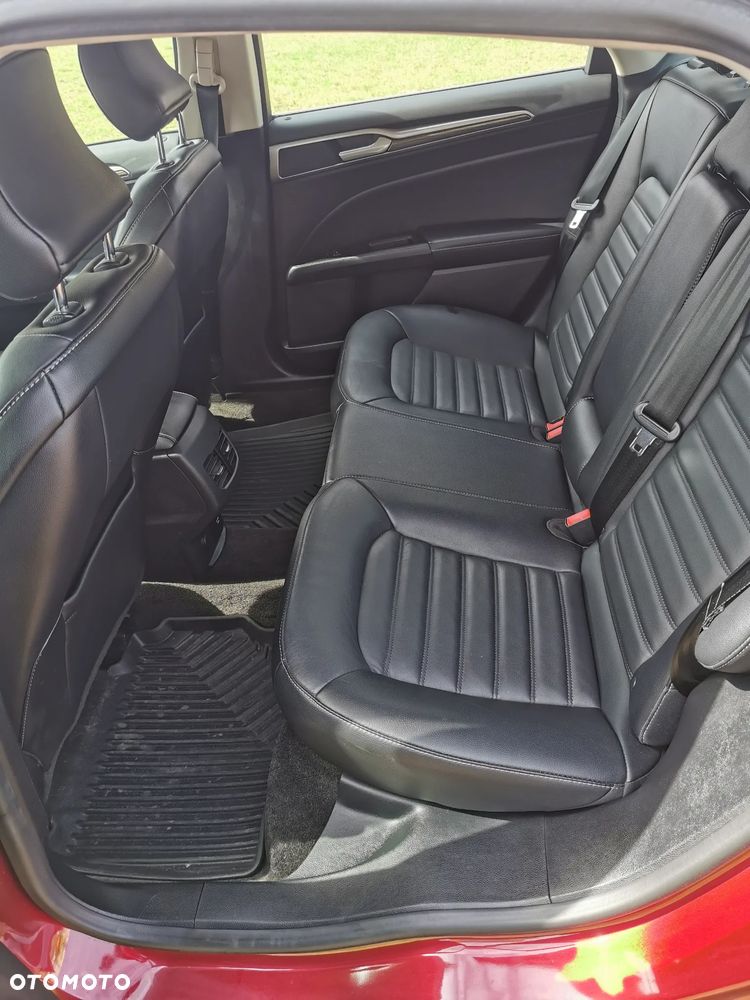 Ford Fusion - 12