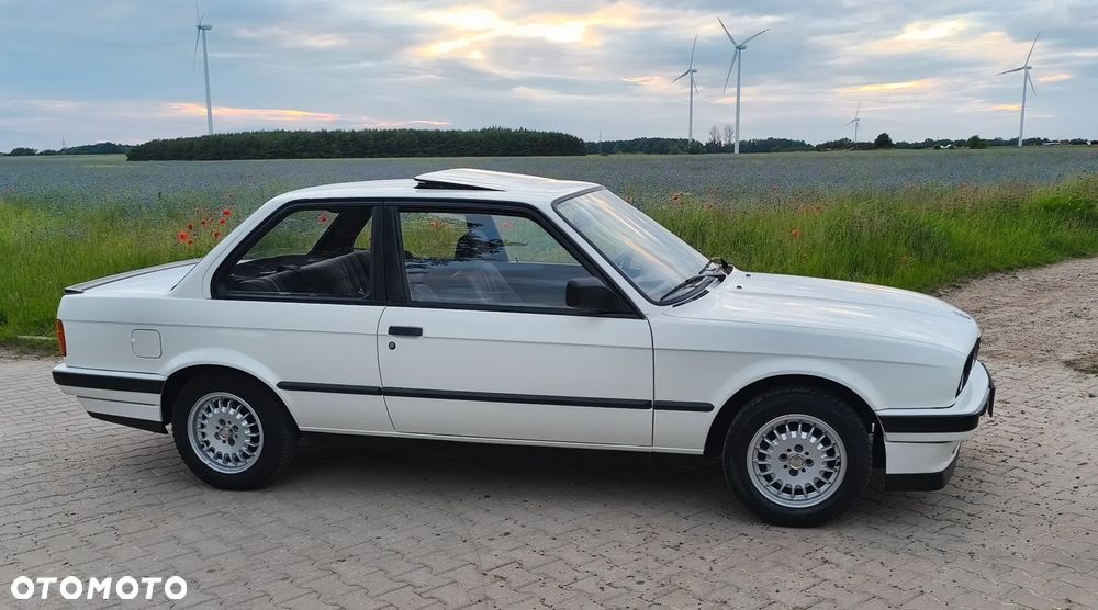 BMW Seria 3 318is - 1