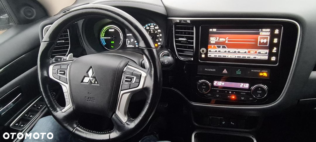 Mitsubishi Outlander 2.0 4WD Plug-In Hybrid Plus - 27