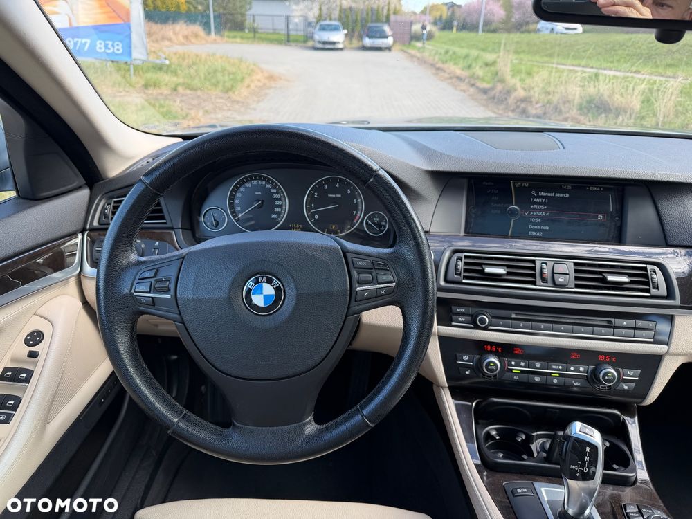 BMW Seria 5 523i - 17