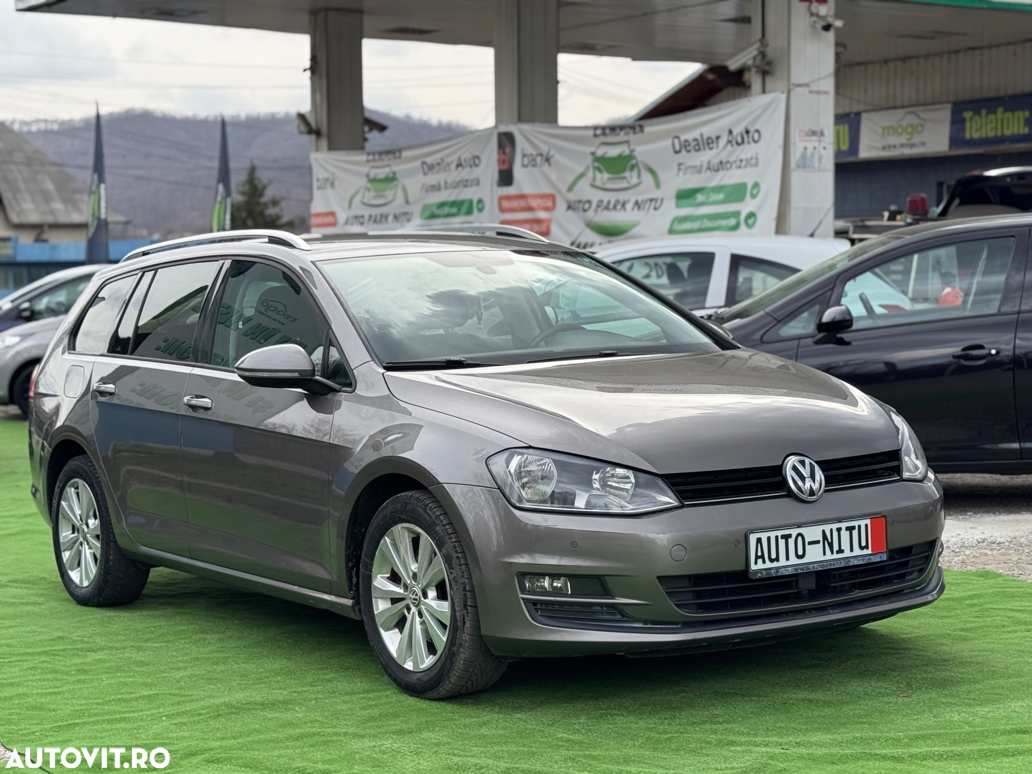 Volkswagen Golf - 12