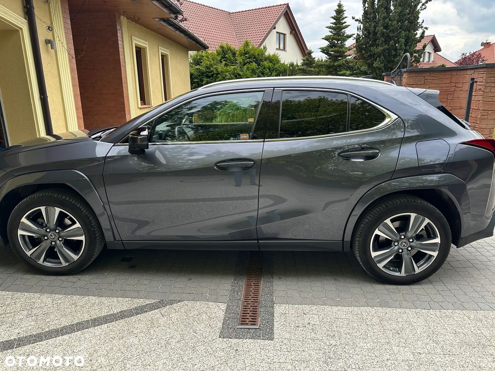 Lexus UX 300e 72.8 kWh Omotenashi 2WD - 8