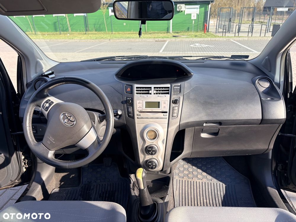 Toyota Yaris 1.3 Sol - 11