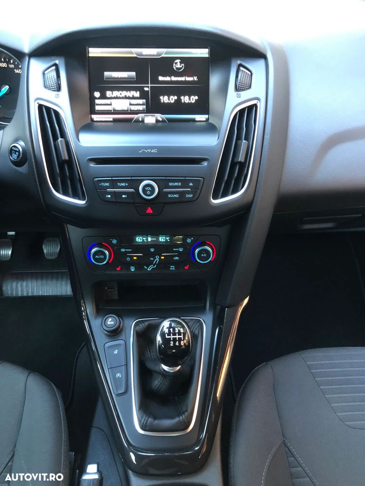 Ford Focus 1.0 EcoBoost Titanium - 25