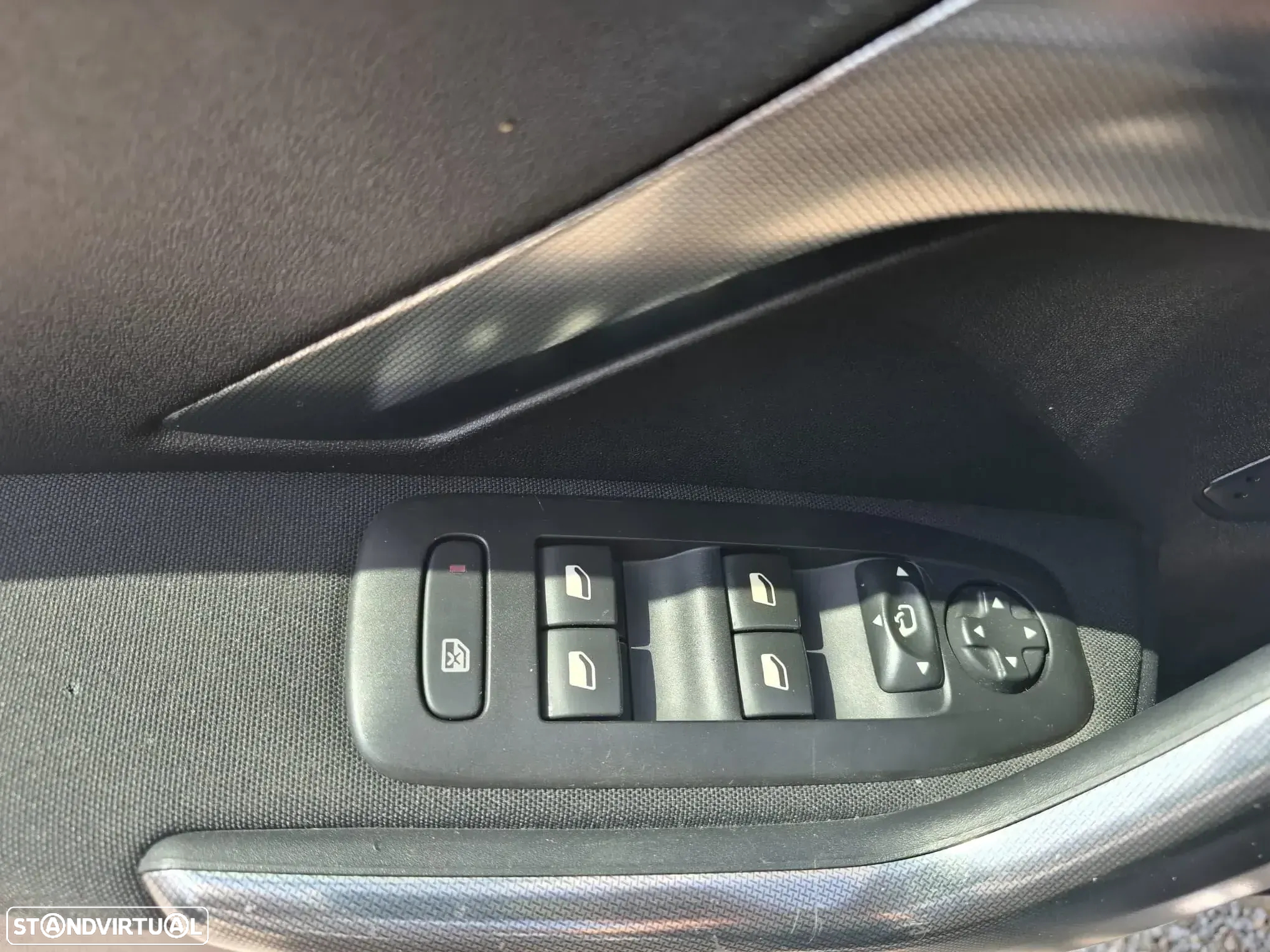 Peugeot 2008 1.6 BlueHDi Allure - 22