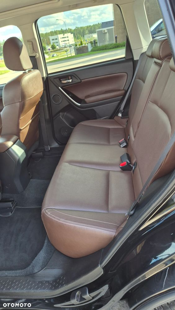 Subaru Forester 2.0 XT Platinum Lineartronic - 24