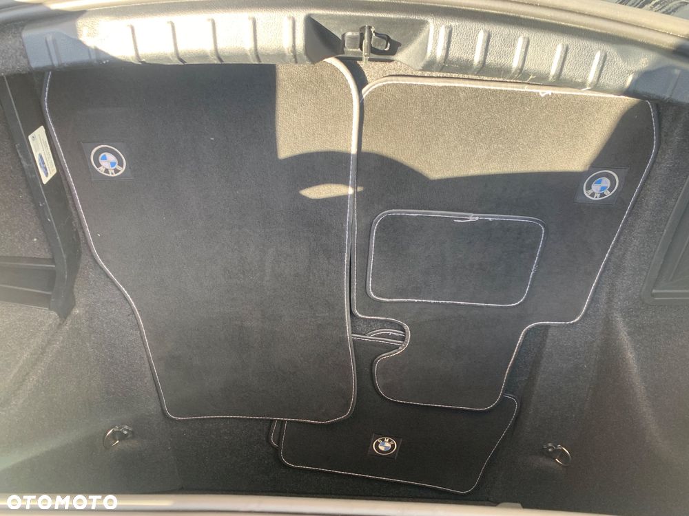 BMW Seria 3 320i Edition M Sport Shadow - 21