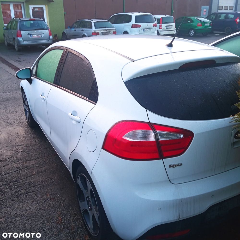 Kia Rio - 4