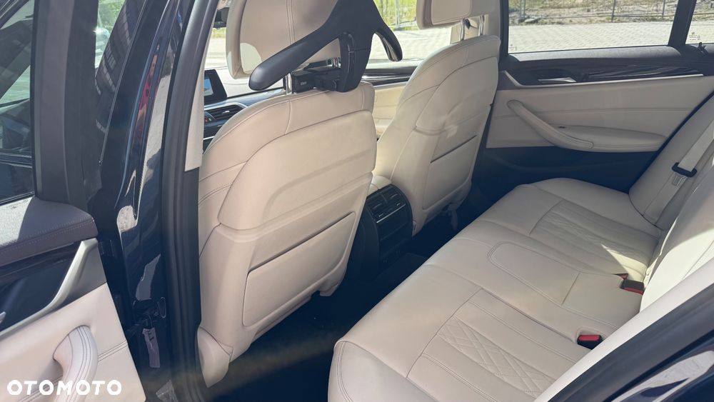 BMW Seria 5 540i Luxury Line sport - 31