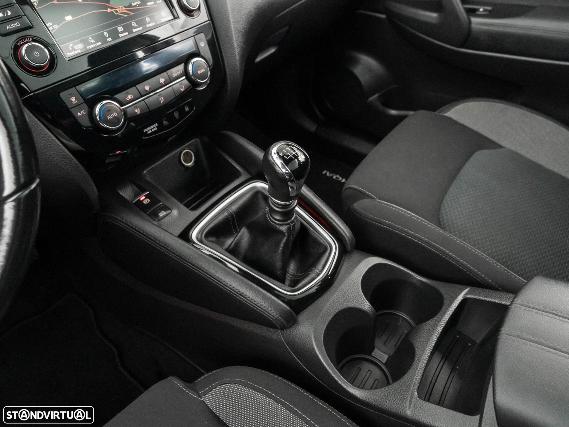 Nissan Qashqai 1.3 DIG-T N-Connecta - 27