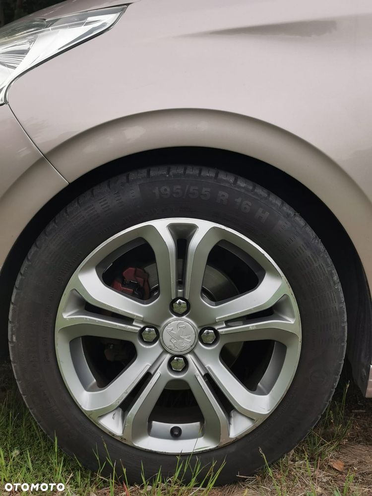Peugeot 208 - 11