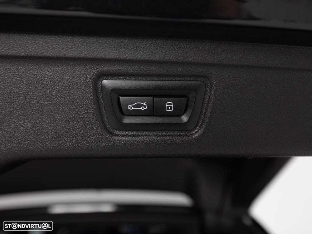 BMW 330 e Pack Desportivo M Auto - 14