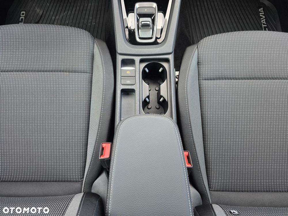 Skoda Octavia 1.5 TSI mHEV Selection DSG - 14