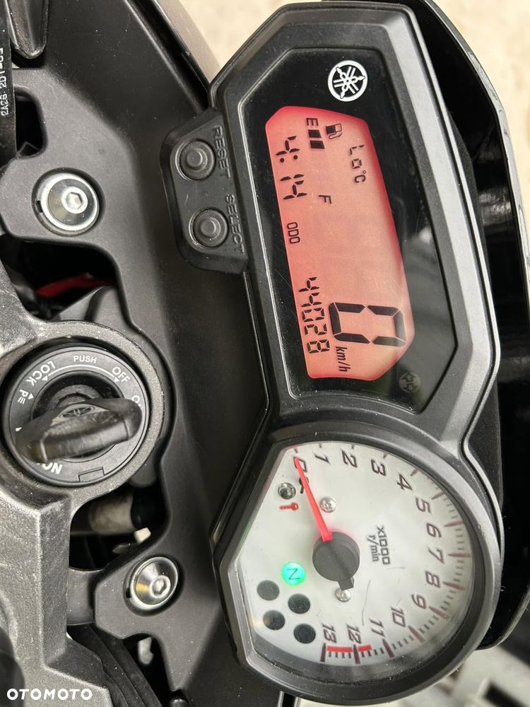 Yamaha FZ8 - 16