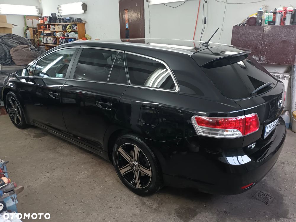 Toyota Avensis 1.8 Premium EU5 - 5