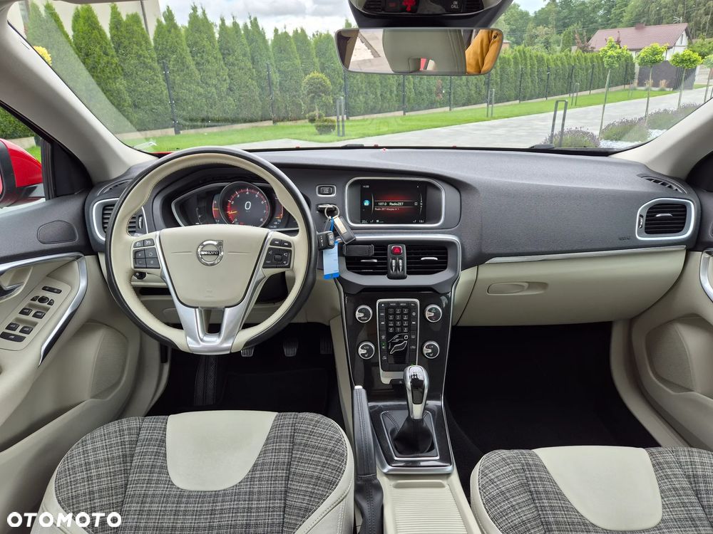 Volvo V40 T2 Drive-E Momentum - 16