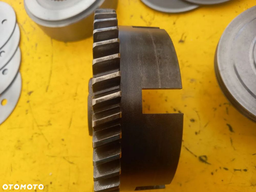 Kosz przedniego napędu Z48 przystawka Massey Ferguson 6180 - 15