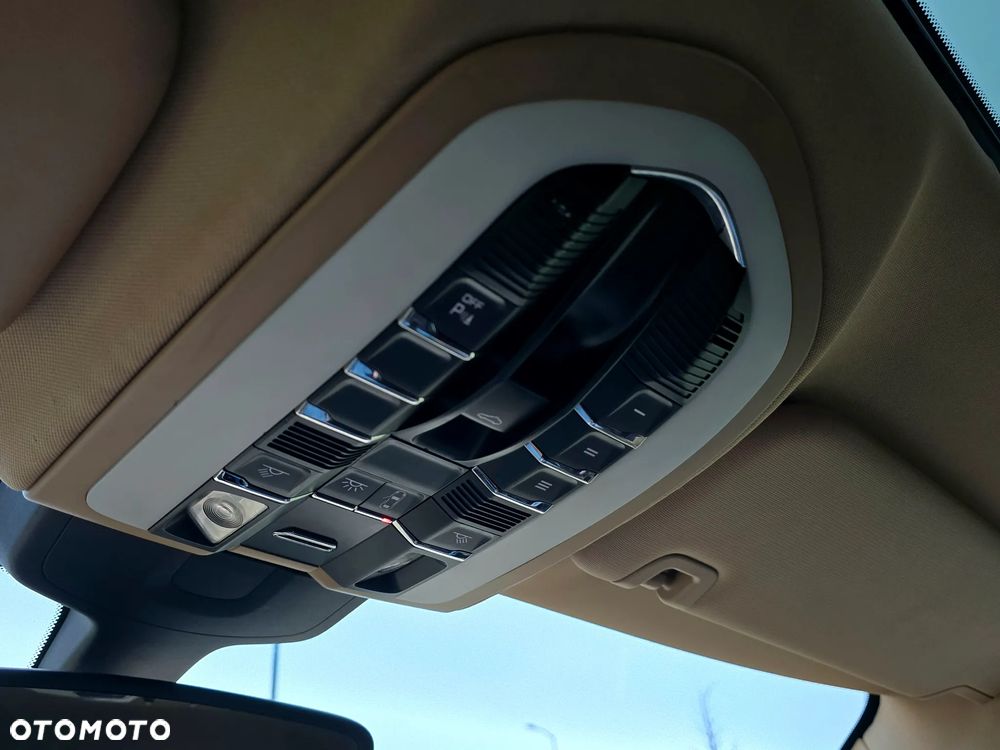 Porsche Panamera 4S PDK - 17