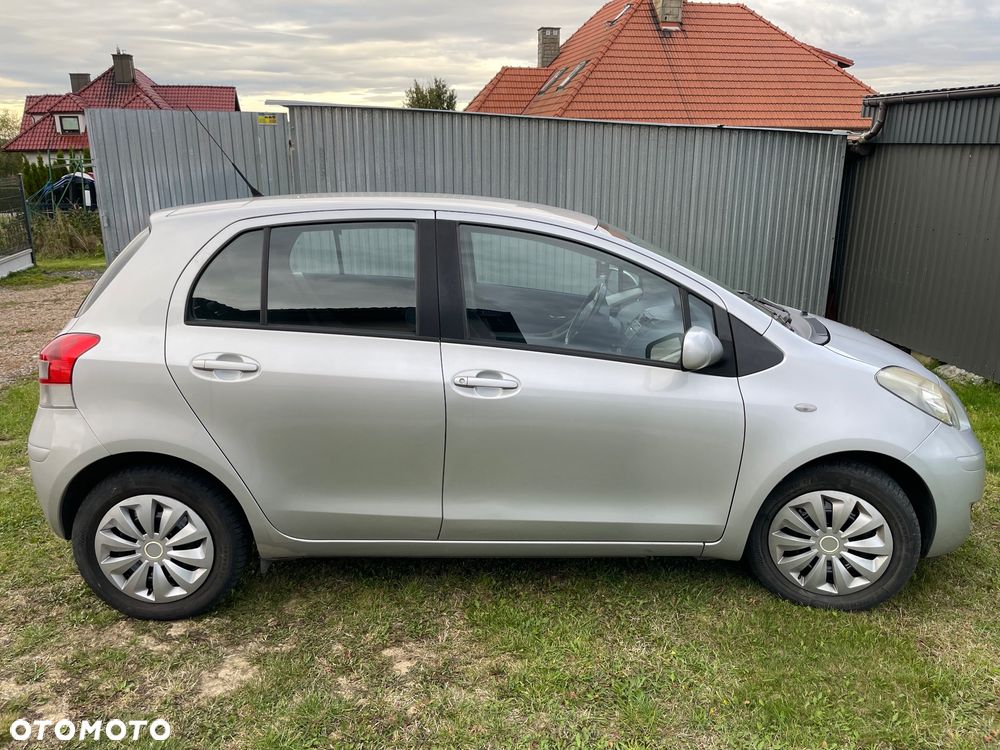 Toyota Yaris 2010 photo 3