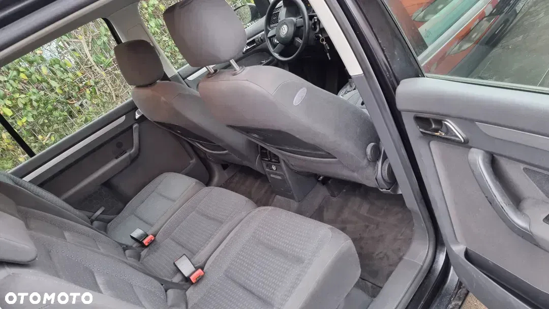 Volkswagen Touran 2.0 FSI Highline Tiptr - 10