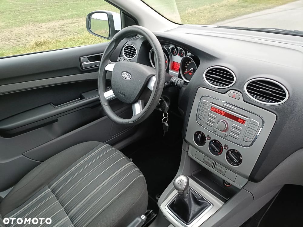 Ford Focus 1.4 16V Style - 6