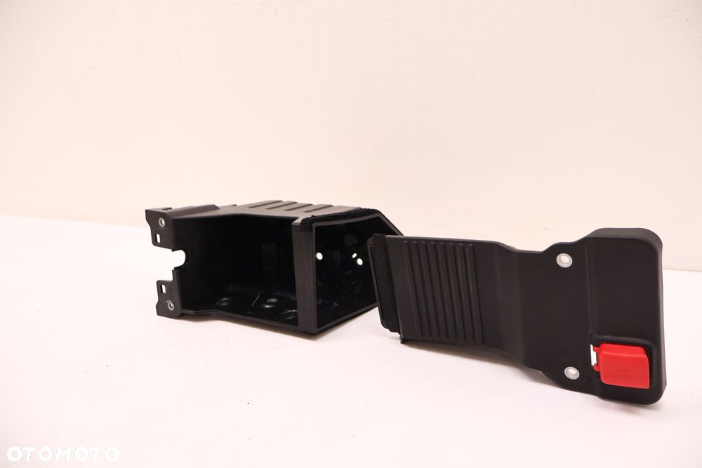 VOLVO XC60 II 2.0 T4 OBUDOWA AKUMULATORA 31651455, 32244071 - 2