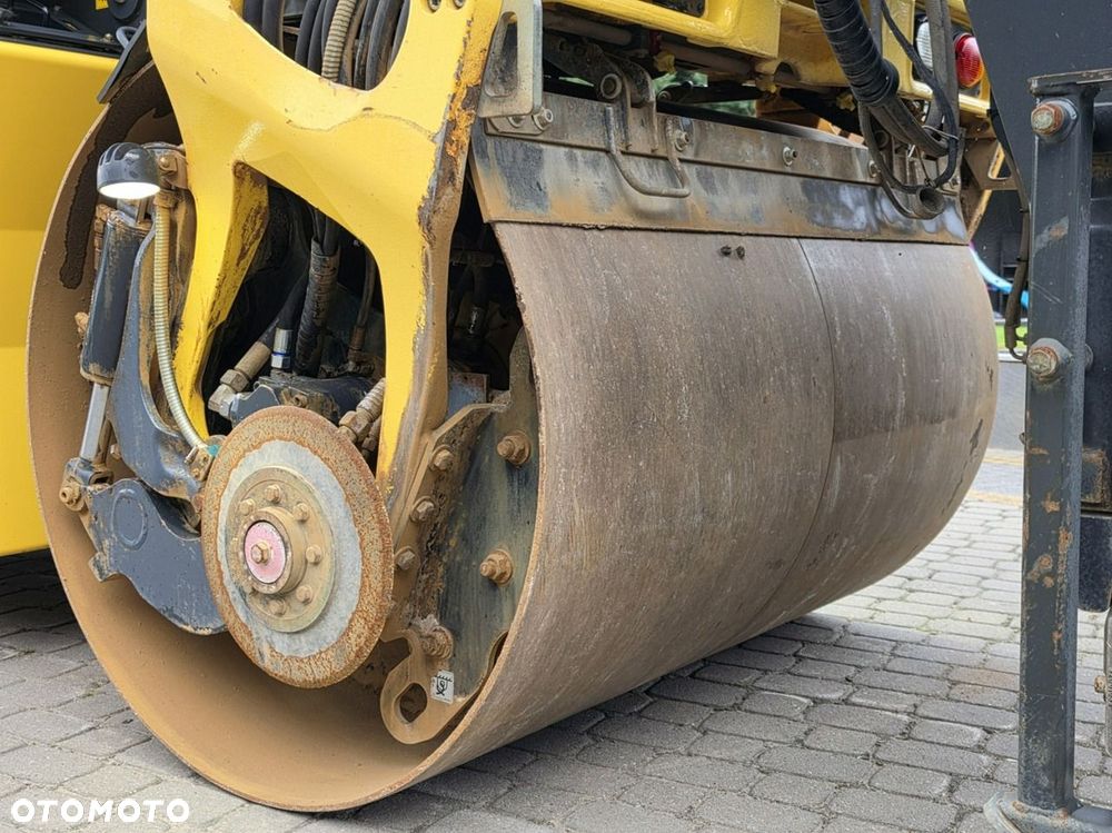 Bomag BW 154 AP-4i AM / rozsiewacz BS150 - 14