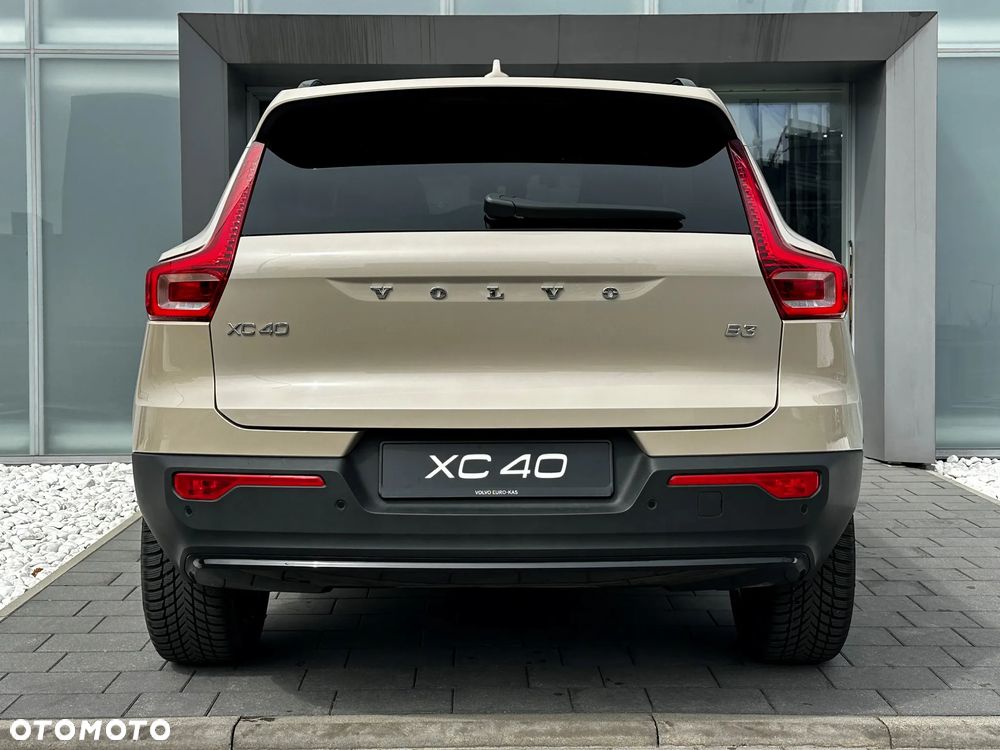 Volvo XC 40 B3 Plus Dark - 4