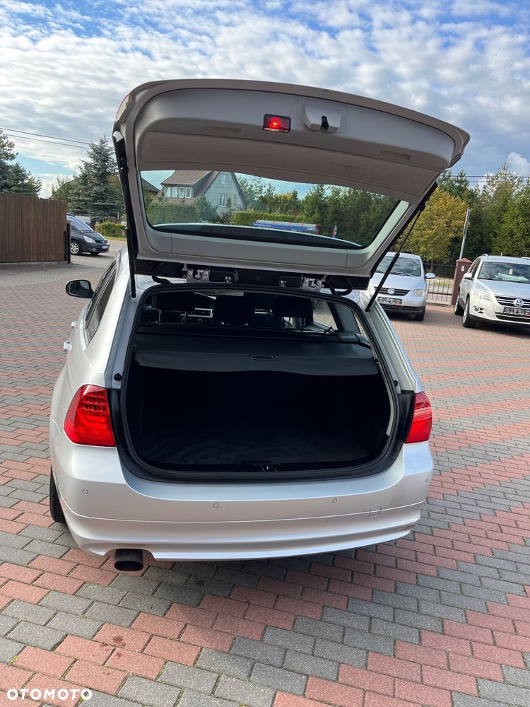 BMW Seria 3 318i Touring - 30